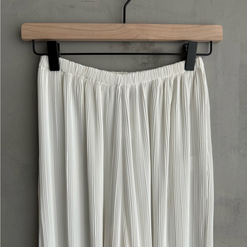 GOOD AMERICAN White Plisse Georgette Wide Leg Pleated Pants - Picture 6 of 10